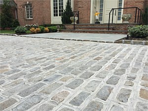 belgium block courtyard inlay bluestone steps glen gery danish brick stoop porch driveway 2